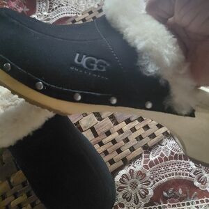 UGG Women's Black and Cream Shoes